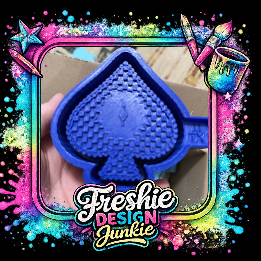 Checkered spade